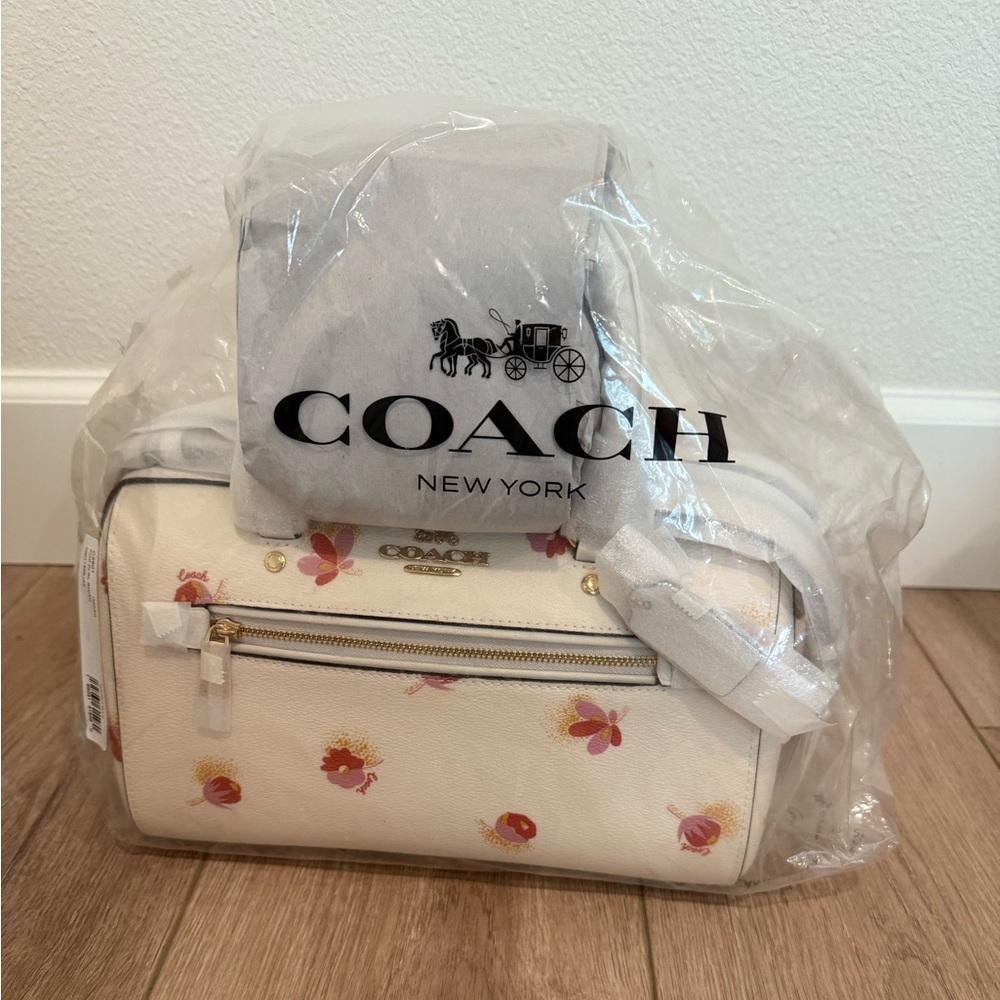 New with tag, coach Rowan C5801
